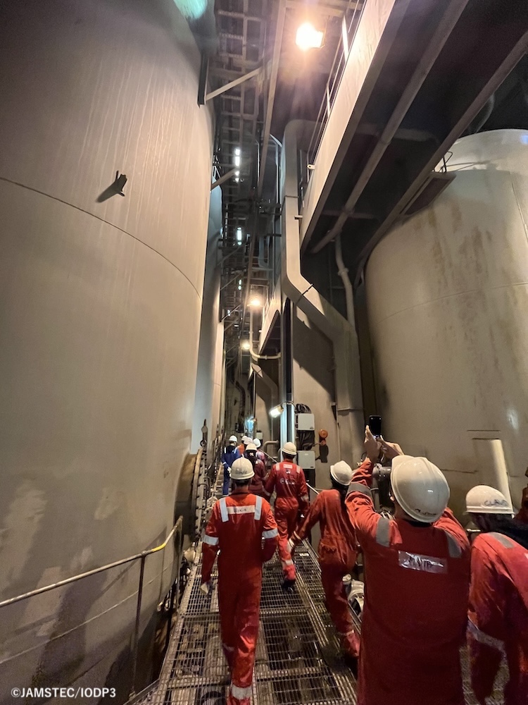 Chikyu_JAMSTEC's tweet photo. 8 Dec. All core description work was completed this morning!
Now begins the remaining personal sampling.
Co-Chief Michi gave a well-received Science Cafe on objectives & results of #Exp503 to crew, scientists, & engineers.
We also had a ship tour!
#IODP3 #JAMSTEC #Chikyu https://t.co/kK1aCGklOf