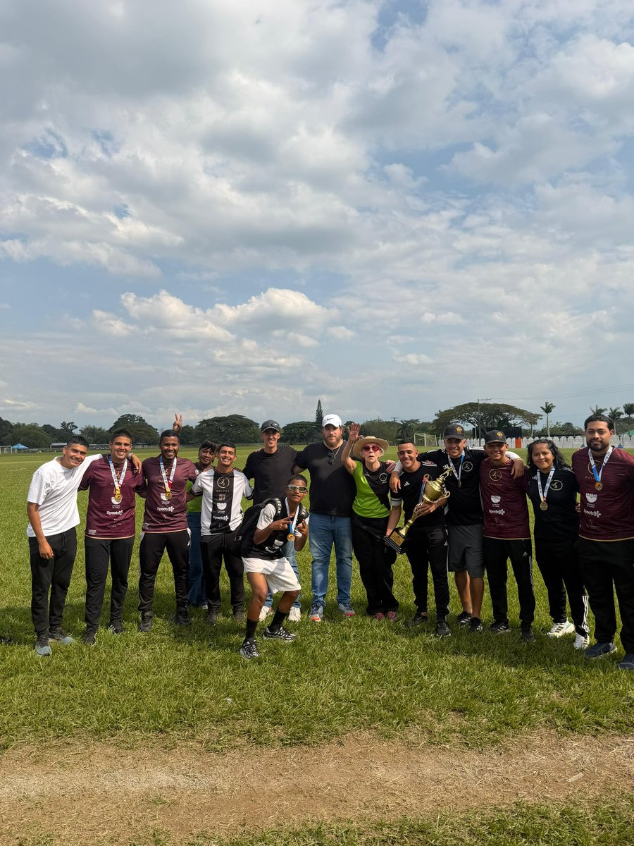 SamyStroh's tweet photo. Un sueño más cumplido. Mejor escuela de fútbol Sub13 del país 🇨🇴🙏🏻 https://t.co/r7fYLwbYe6