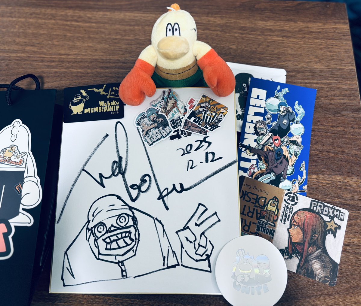 manekichi_373's tweet photo. トーキョーゲットー大好き!!!
どのキャラを描いていただけるのかワクワクでした!選ばれたのは清掃員🥰
10カウントのステッカー早速使わせてもらいました!良い感じ✨
WabokuさんとDragon Girlと同じポーズで📸このポーズ難しかった笑
改めて10周年おめでとうございます🎉
#10_COUNT https://t.co/7q9xR1cmTD
