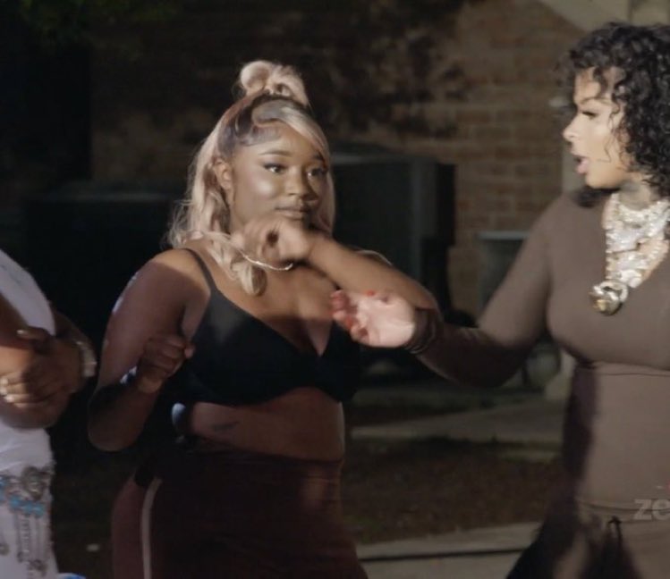 RihannaRelease's tweet image. GIVE DAISY HER BADDIES CHAIN #BaddiesUSA