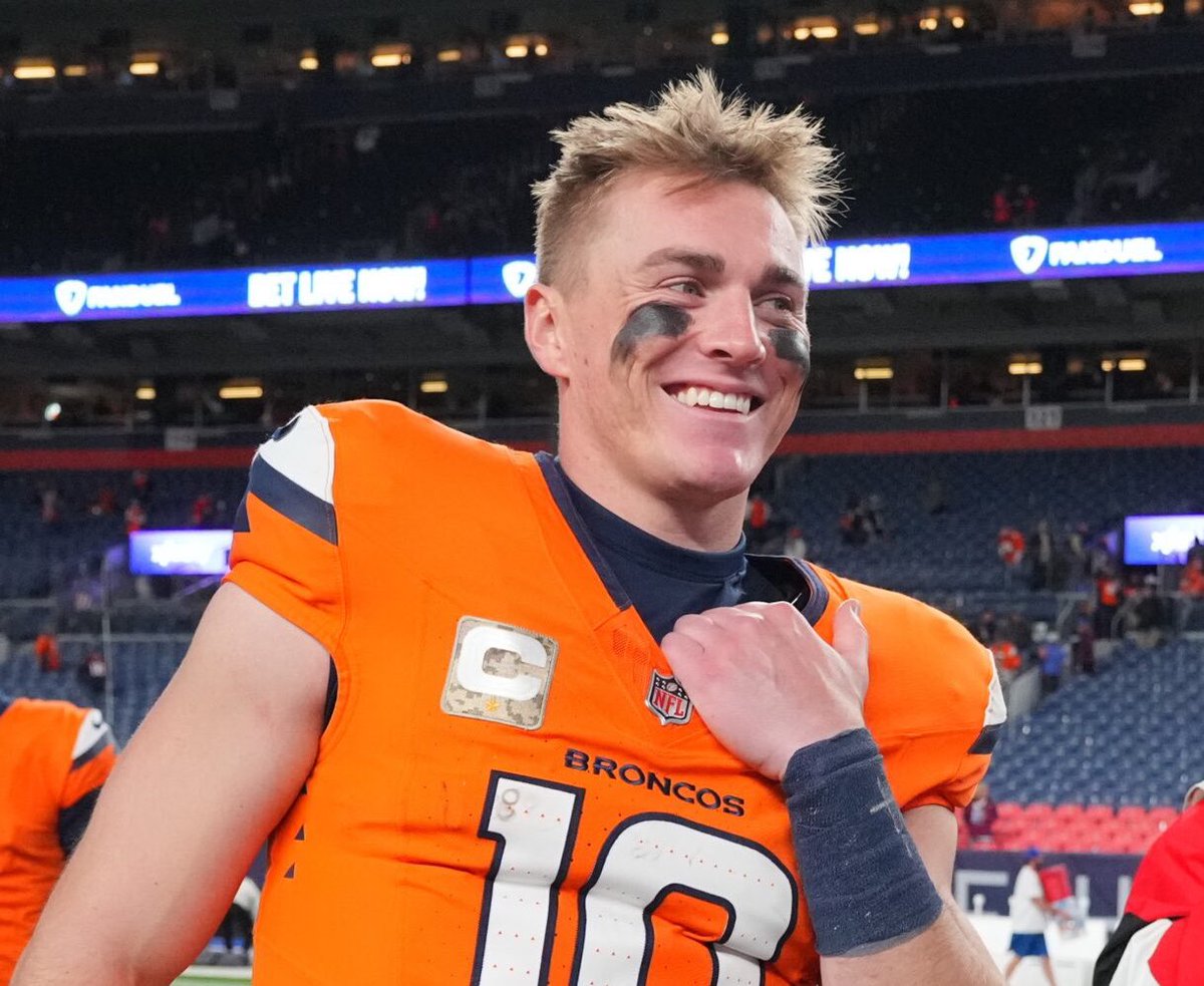 BarstoolDucks's tweet photo. Bo Nix went crazy today:

- 23/34
- 303 Passing Yards
- 4 TDs
- Win + Clinch Playoff Berth 

🦆 https://t.co/lR8kB5fR9c