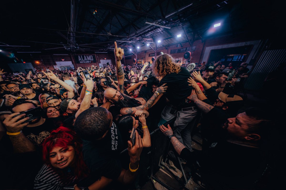 End of the year tour has been the best ever, what a damn great way to end the touring season. 🔥 📸 Last day tonight in Austin!