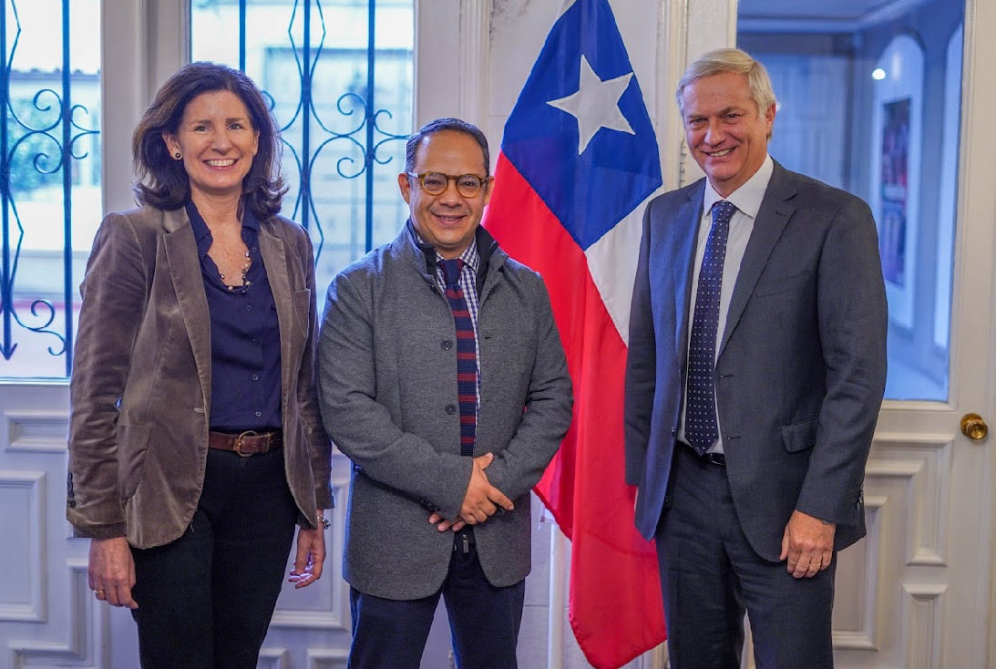 rodrigoivanc's tweet photo. Felicidades estimado @joseantoniokast #KastPresidenteDeChile tu triunfo abre nueva etapa a #ChileVotaKast y da tremendo mensaje de #Esperanza al #America un honor haberte tenido de #presidente de @PNfValues https://t.co/uximgiXGUN
