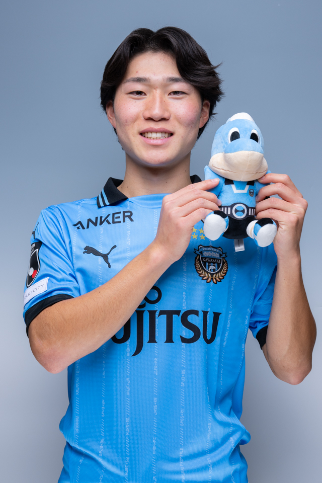 frontale_staff's tweet image. 2026年の新戦力として、昌平高校の長璃喜（おさ・りゅうき）選手の加入が内定しました!!

frontale.co.jp/info/2025/1215…

圧倒的な突破力と試合を決める勝負強さが持ち味のアタッカー。年末から始まる第104回全国高校サッカー選手権大会での活躍も期待されます。

長選手、ようこそ川崎フロンターレへ!!…