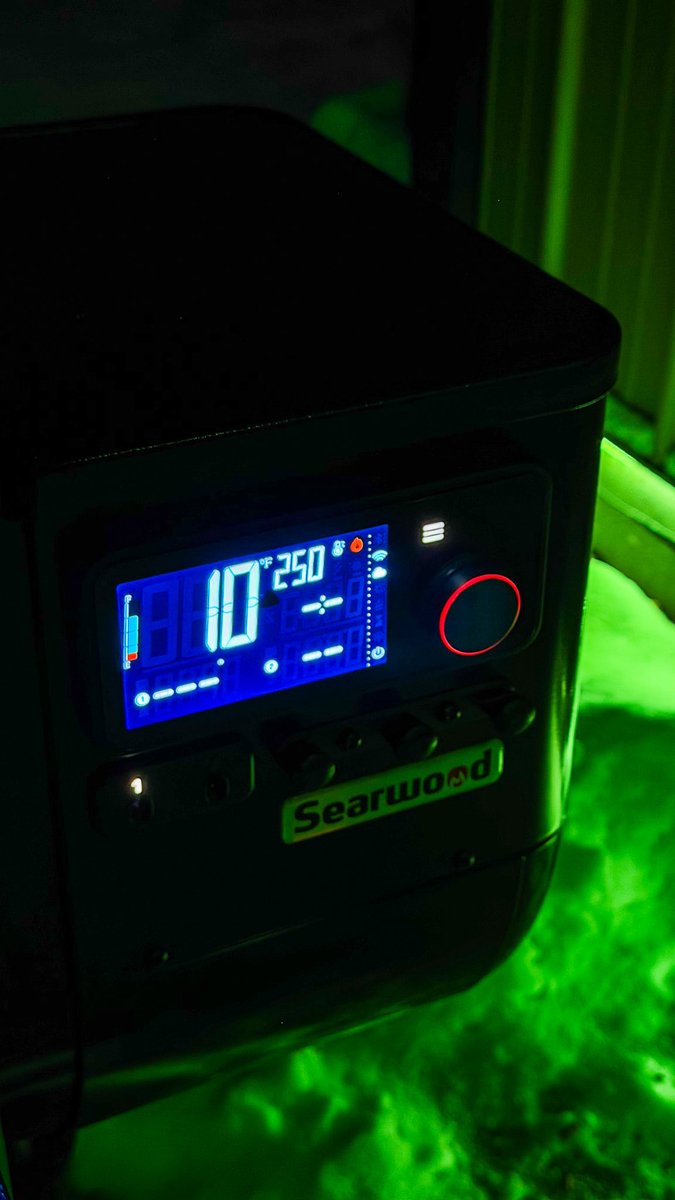 When you think you’ve accidentally set the Searwood to manual mode 10 and realize no, that’s the ambient temperature…🤦🏼‍♂️