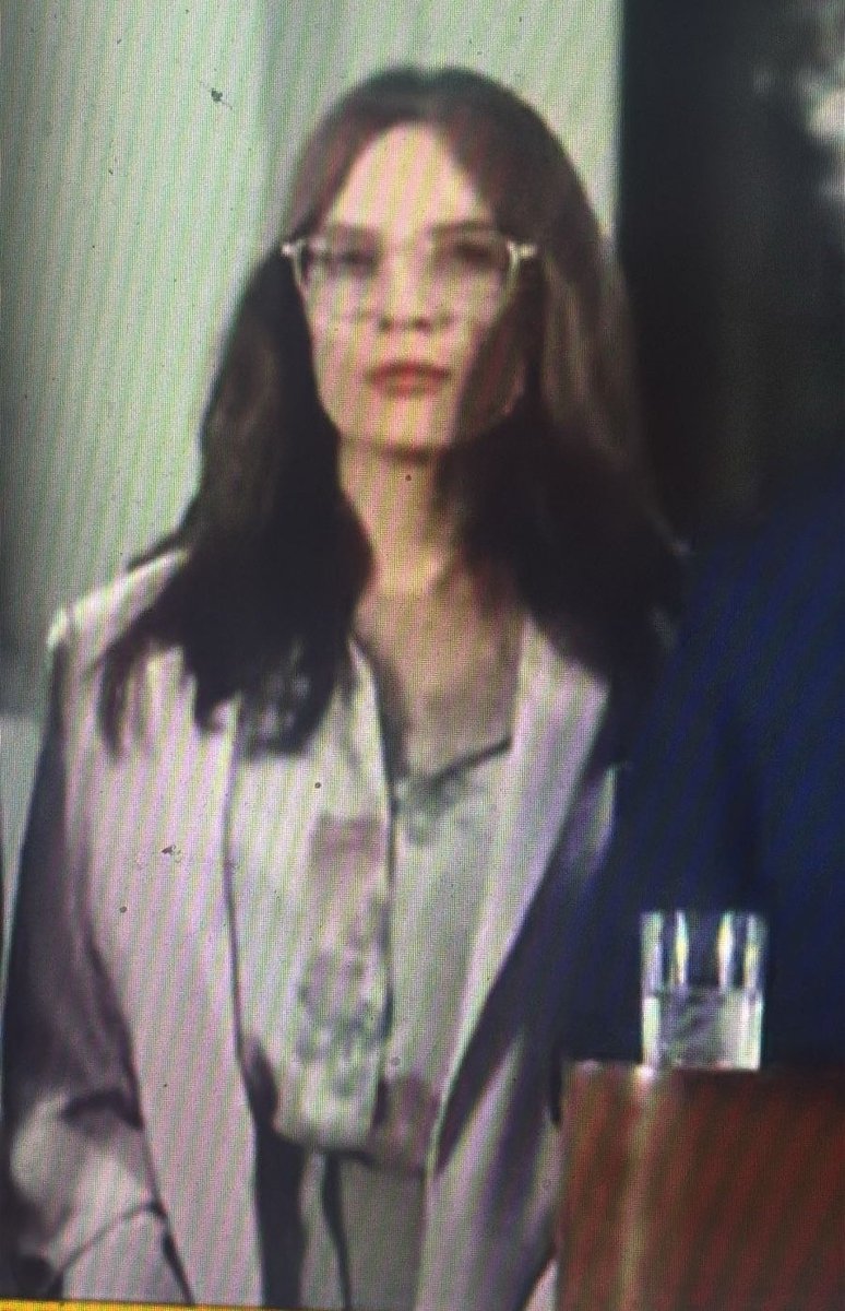 📍El rostro de la paliza electoral histórica de la ultraizquierda chilena...<a href="/camila_vallejo/">Camila Vallejo Dowling</a>. FIN 
#KastPresidente 🇨🇱