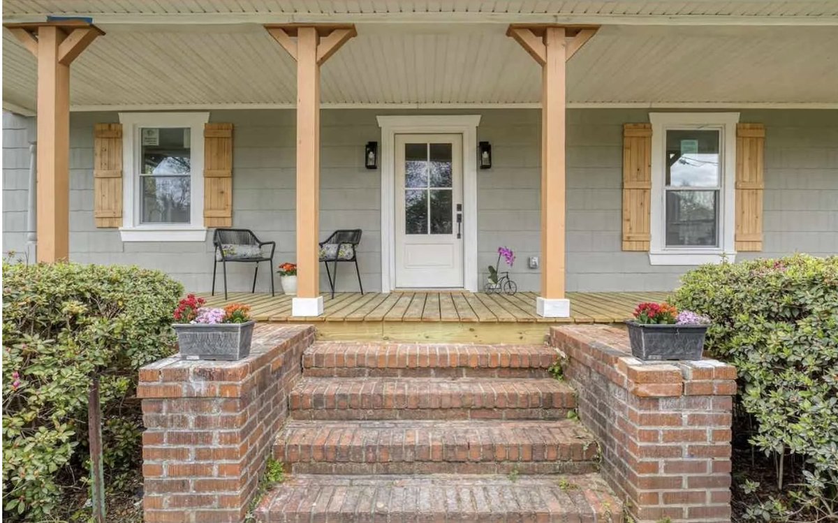 oldhouseunder50's tweet image. $199,900
Charming c.1920 Three Bedroom #SouthCarolina #Home 1 Hour to #MyrtleBeach. Close to anything that you need. oldhousesunder50k.com/charming-c-192…