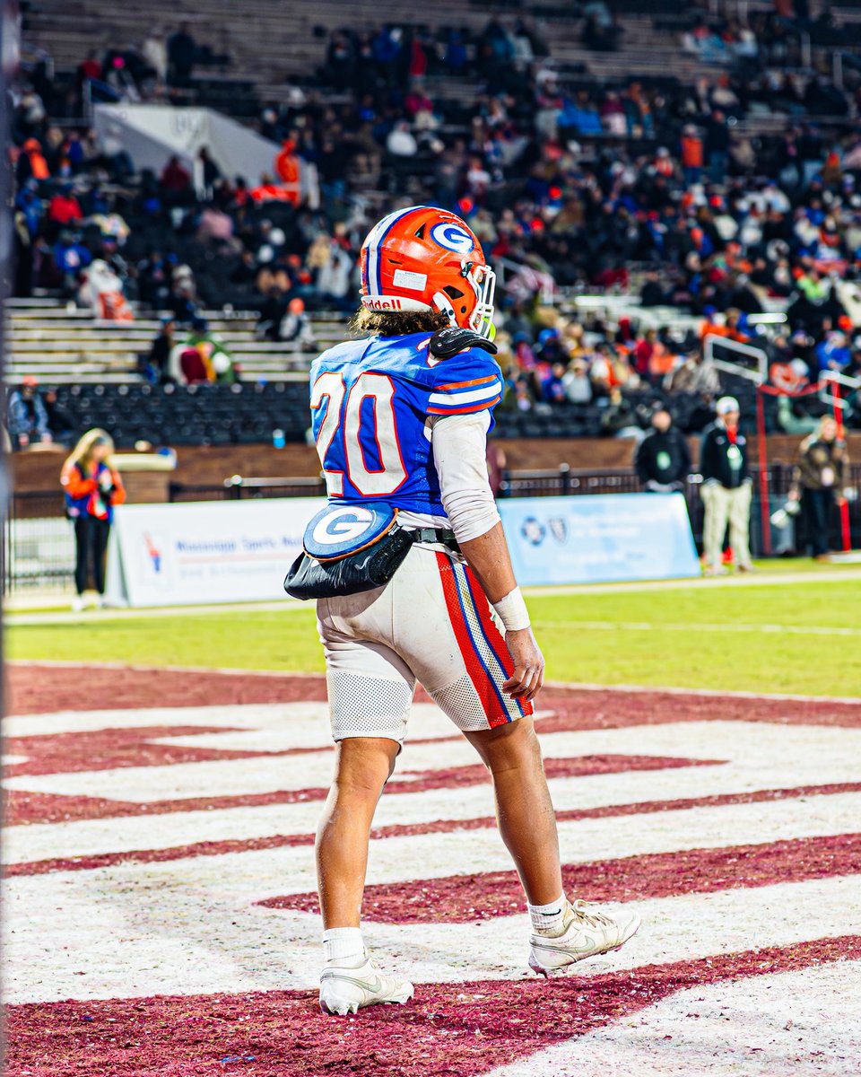 Junior season highlights 🏴‍☠️
hudl.com/v/2TNArr
111 tckls
7 sacks
19tfl
15 QB hurries
1 int 
2 ff 
<a href="/Gulfport_FB/">Gulfport Football</a> <a href="/CoachCooley9/">Coach Cooley</a> <a href="/coach_pennock/">Blake Pennock</a> <a href="/official_jq_/">Coach Jq</a> <a href="/Coach_MBrock/">Matt Brock</a> <a href="/Coastfootball/">Coast Football™</a> <a href="/CoachRoberson55/">Deion Roberson</a> <a href="/CoachFourTUFF/">Freddie Haynesworth IV</a>
