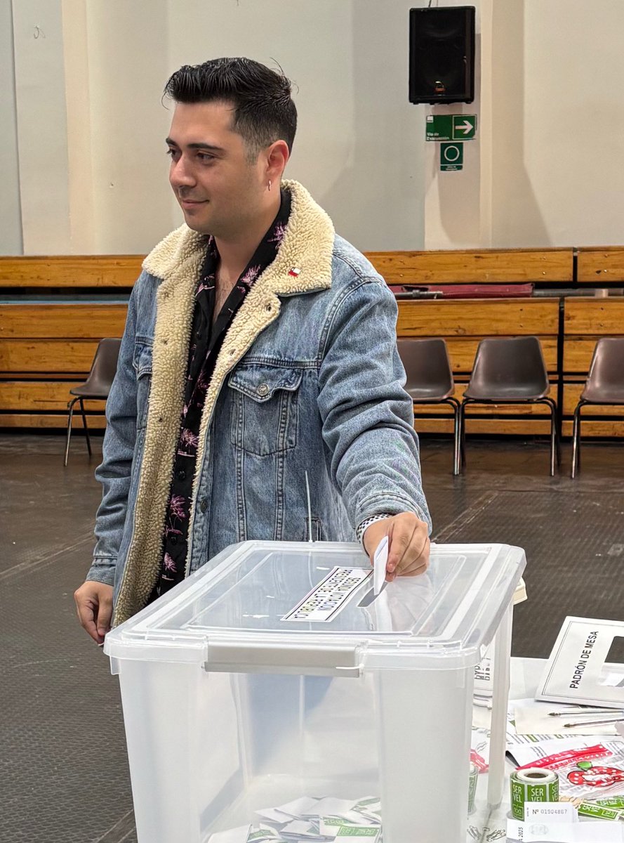 nicolorca_'s tweet photo. Deber cívico cumplido 🗳️✅ en estas #EleccionesChile2025.

@joseantoniokast será presidente electo porque así lo decidirá el pueblo de Chile.

Yo creo en Chile, confío en los chilenos y tengo fe y esperanza en el futuro.

— Sebastián Piñera Echenique
Presidente de la República 🇨🇱 https://t.co/cLZKH0BYFp