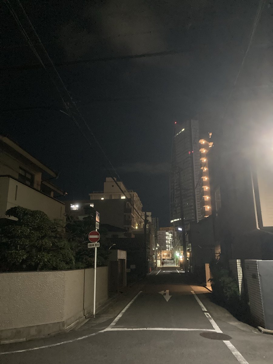 お早うございます😊　12/15月曜日 名古屋

5時半3℃ 体感1℃🥶　日中11℃☀️

朝は厳寒ですな　週の初め　風邪予防🧣

5連勤明日で終い　水、木曜日連休🎌

今週も頑張って行きまっしょい❗️💪🤛