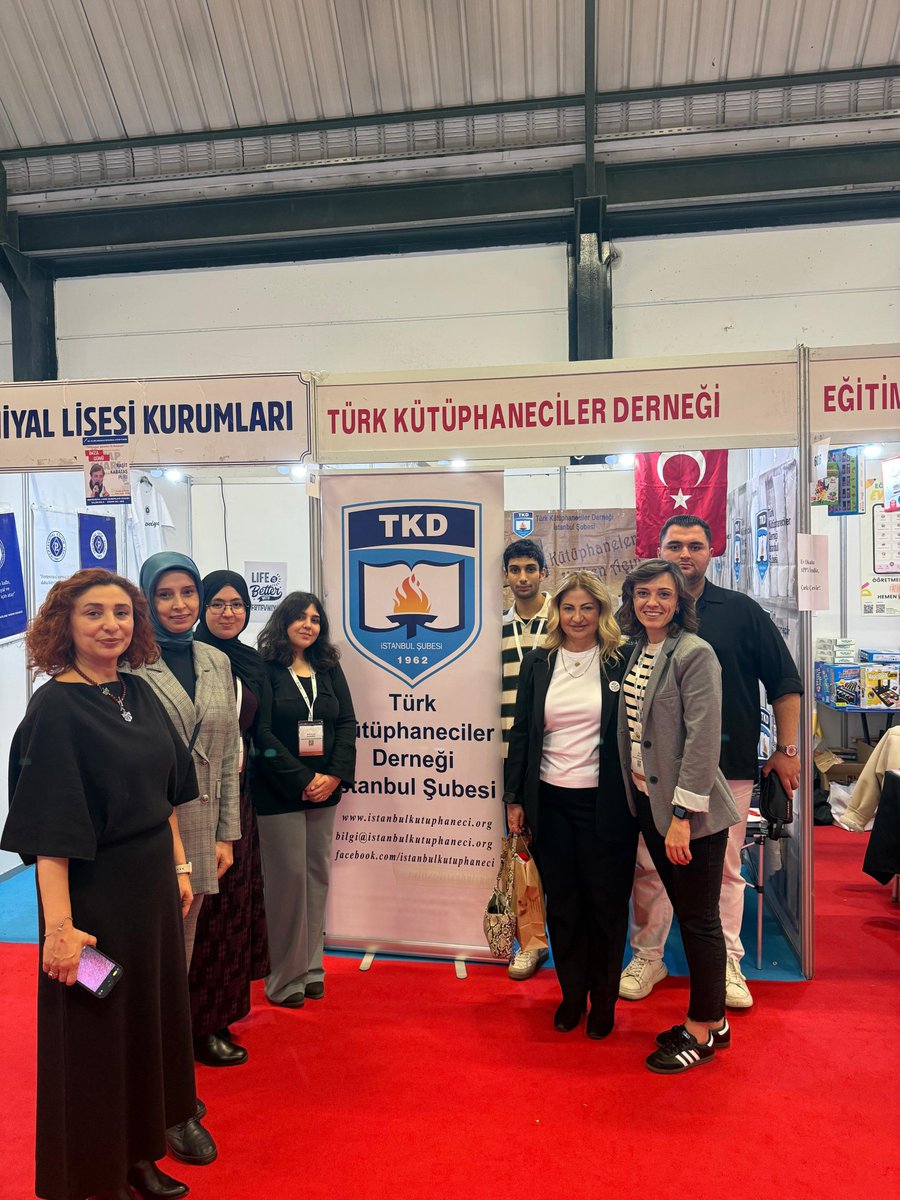 tkdistanbulsube's tweet photo. Fuarlar, meslektaş ve geleceğimiz olan öğrencilerimizle buluştuğumuz etkinlikler! Bu buluşmaların gerçekleşmesine katkı sağlayan meslektaşlarımıza, destekleriyle bize güç veren Doç.Dr. Mehlika Karagözoğlu Aslıyüksek'e ve en büyük enerjimiz sevgili öğrencilerimize teşekkür ederiz. https://t.co/7GMuUSuN1S