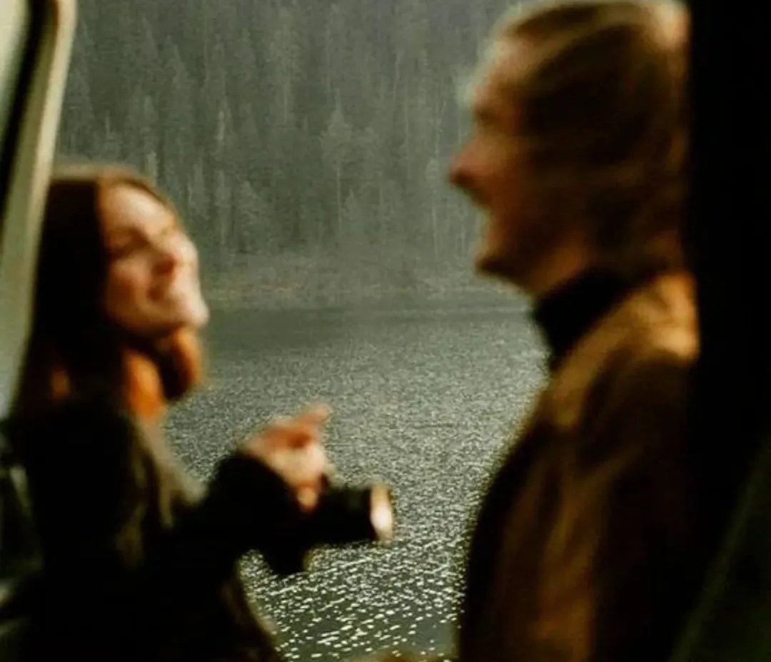 Bu olgunluk çağımızda, nefis bir rastlantıydık birbirimiz için. Nefis bir rastlantı…

Duygu Asena