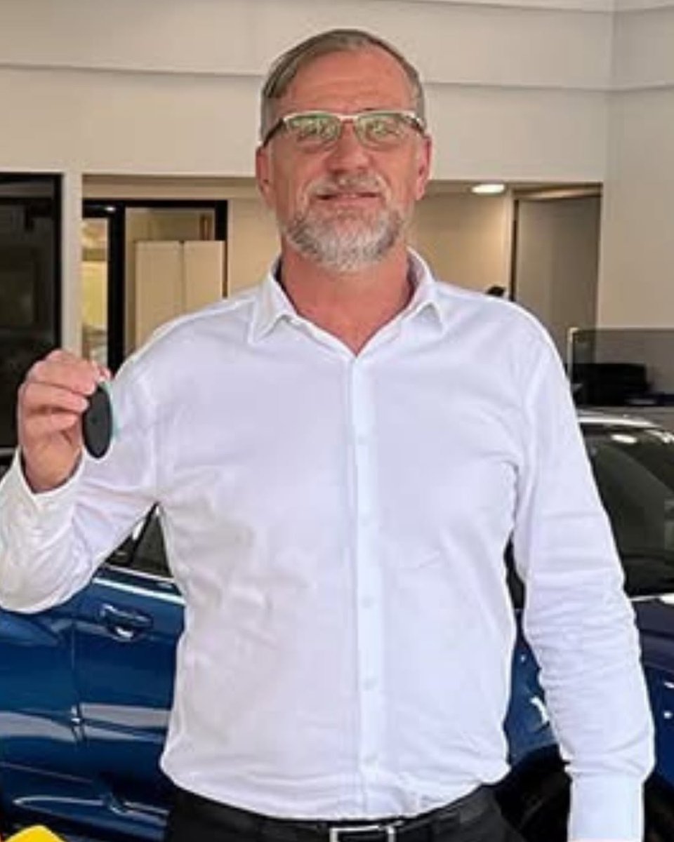 Legendhashiriya's tweet image. I can’t believe wtf my eyes are seeing  an Australian man traded in his Nissan Skyline R34 GTR R34 V spec II Nur for a Nissan leaf 🤦🏻‍♂️💀