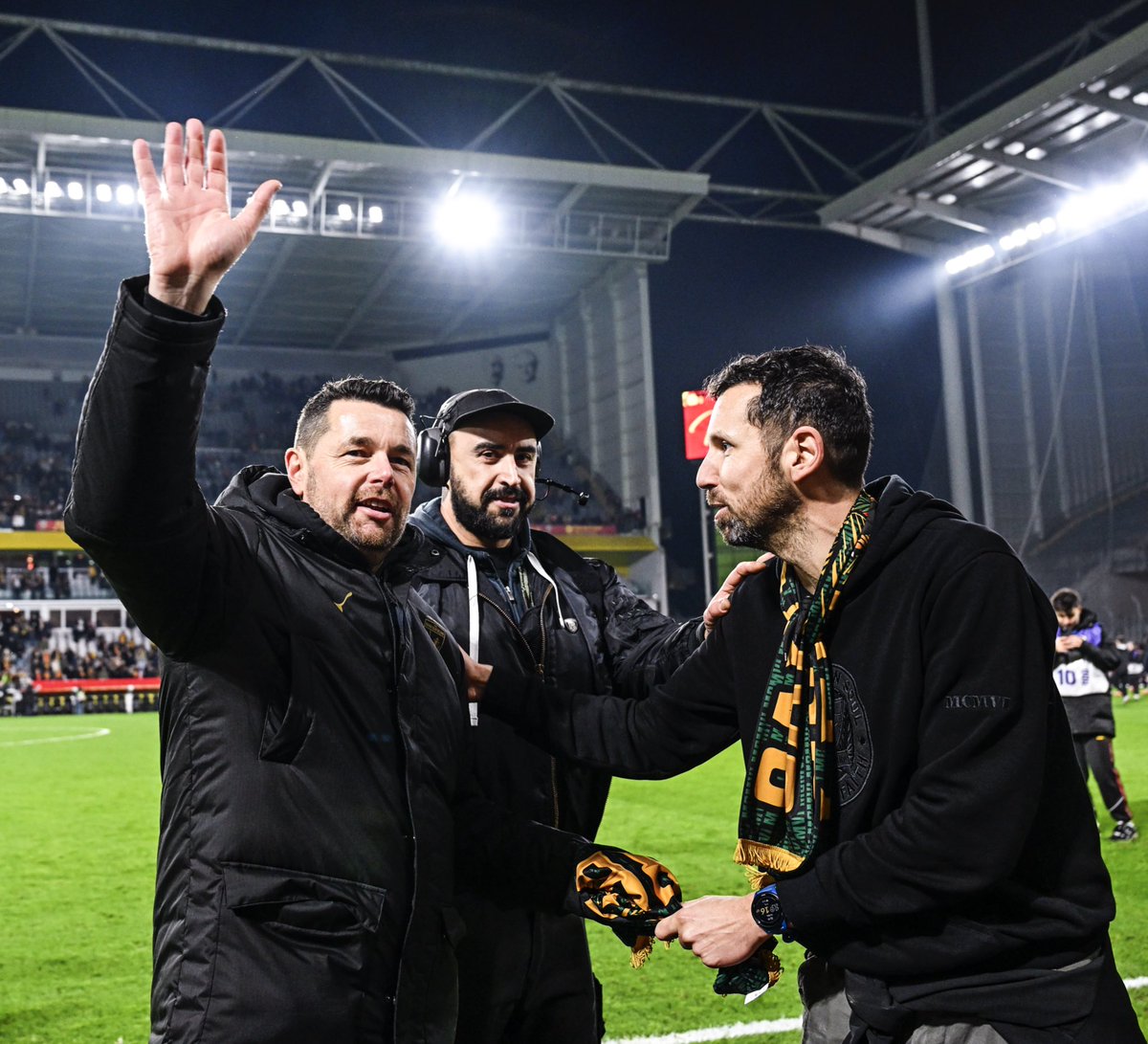 _BeFootball's tweet photo. 🚨 Pierre Sage : « 𝗢𝗡 𝗙𝗘̂𝗧𝗘𝗥𝗔 𝗡𝗢𝗘̈𝗟 𝗔𝗩𝗘𝗖 𝗟𝗔 𝗣𝗥𝗘𝗠𝗜𝗘̀𝗥𝗘 𝗣𝗟𝗔𝗖𝗘. 🎅🎄 

C’est une belle chose pour les familles et les gens de la région, on est très heureux de leur ramener ça. »

(CP) https://t.co/8TsNyajfvg