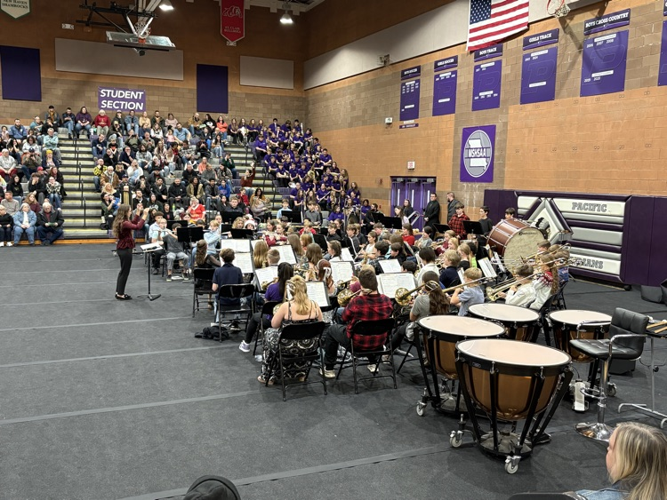 PI_MVR3's tweet image. The moment has arrived! 🎼 Our 6th Grade Band is taking the stage for their first-ever performance starting RIGHT NOW. We are so ready to hear them play! Break a leg, everyone! 👏🎵 #Band #ConcertTime #HereWeGo