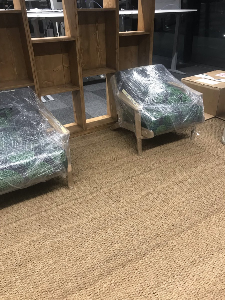 mitimeth_'s tweet image. Installed in 2021 at the @facebook office in Nigeria.

Revisited in 2025.

After 4+ years in a high-traffic public space, this handmade water hyacinth rug is still performing and the client still calls us for advice.

That’s New Luxury.
That’s MitiMeth.

#rugs #handmade