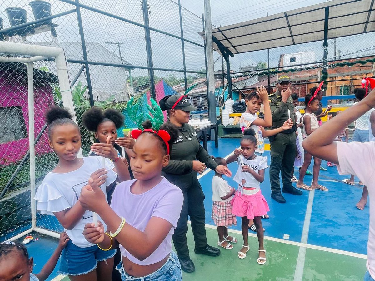 PoliciaUNIPEP's tweet photo. ¡Juntos por la paz! 🕊️ el Grupo Territorial para la Paz del Chocó, participó en actividad comunitaria en Quibdó, promoviendo el diálogo y la construcción de paz con jóvenes del barrio Reposo.
#construccióndepaz
#UNIPEP https://t.co/6vmZWNvUIU