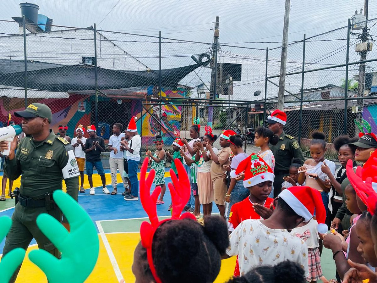 PoliciaUNIPEP's tweet photo. ¡Juntos por la paz! 🕊️ el Grupo Territorial para la Paz del Chocó, participó en actividad comunitaria en Quibdó, promoviendo el diálogo y la construcción de paz con jóvenes del barrio Reposo.
#construccióndepaz
#UNIPEP https://t.co/6vmZWNvUIU