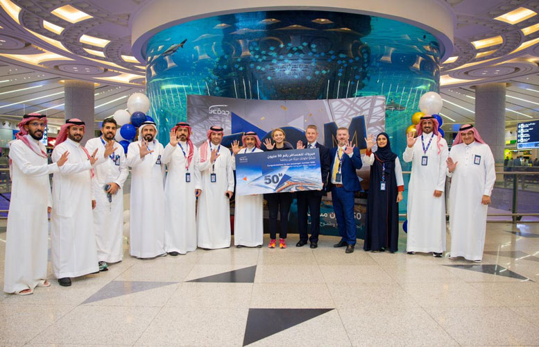 مطار الملك عبد العزيز الدولي يسجل 50 مليون مسافر في 2025 - المطار ينضم إلى فئة المطارات العملاقة ميجا إيربورتس - إنجاز وطني يعكس مسيرة التحول والتطوير في قطاع الطيران - تأكيد على الدور المحوري للمطار في ربط المملكة بالعالم 