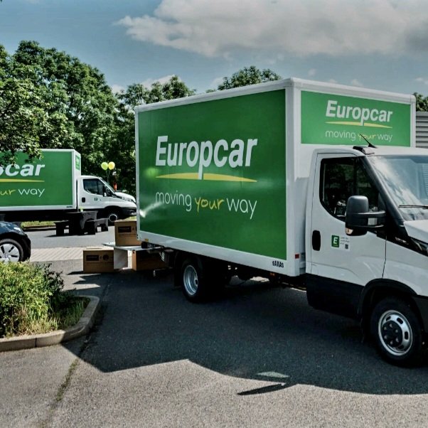 Gilles_Pignon's tweet image. Sans parler des camions de pompier aux couleurs de la Chine 🇨🇳 et des camions Europcar aux couleurs du Pakistan 🇵🇰 !! 🚨
#NousSachons
Amitiés non matrixées, Alex.