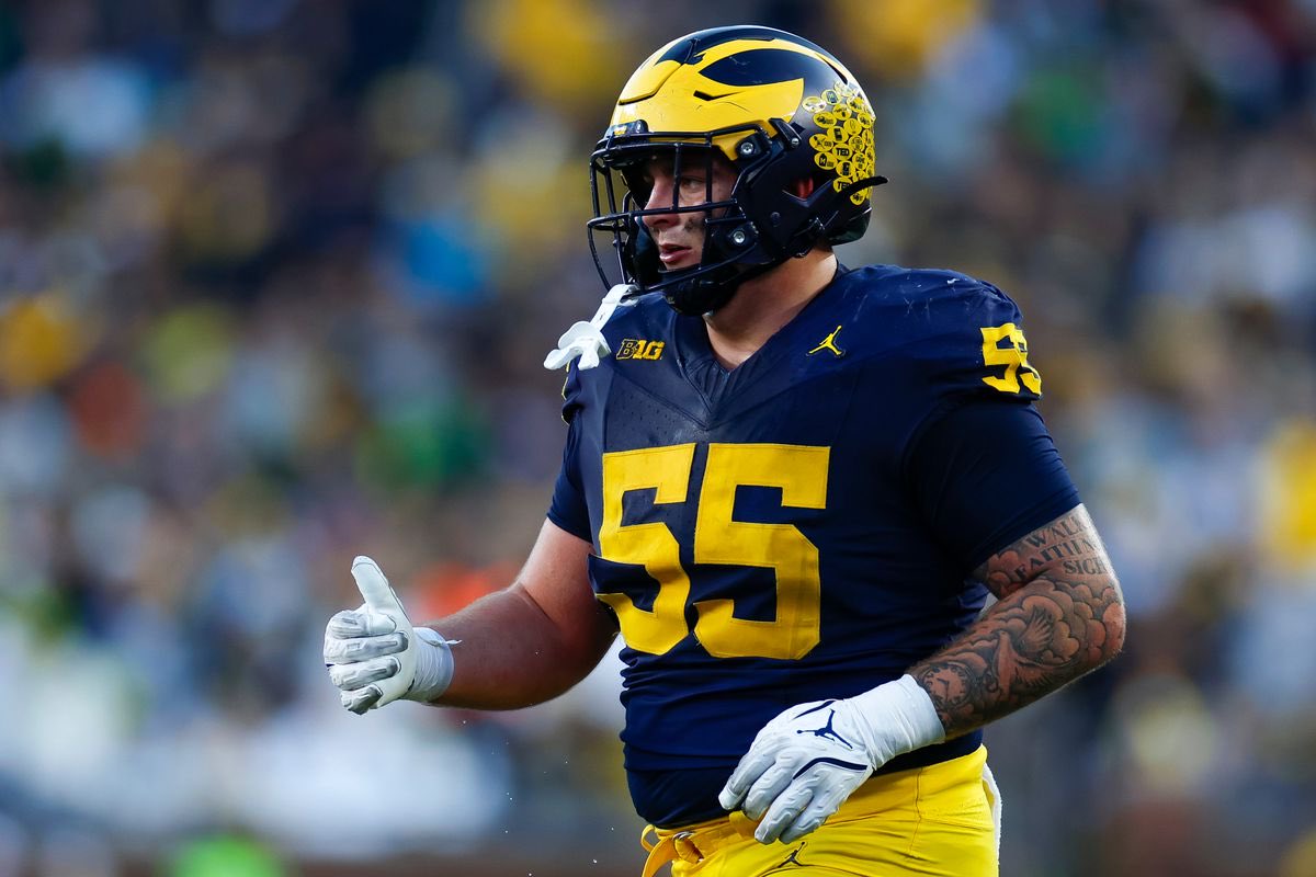 THEREDRANGER3's tweet image. Myles Garrett is one sack away from breaking the all time sack record 

He is going to break that record simply because Mason Graham is in the middle of that D-Line 💯