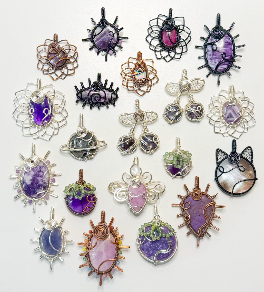 the crystals vs the pendants 🔮🫧🍇

“sugar plum sorbet” collection coming Thursday December 18th at 8pm eastern time <3