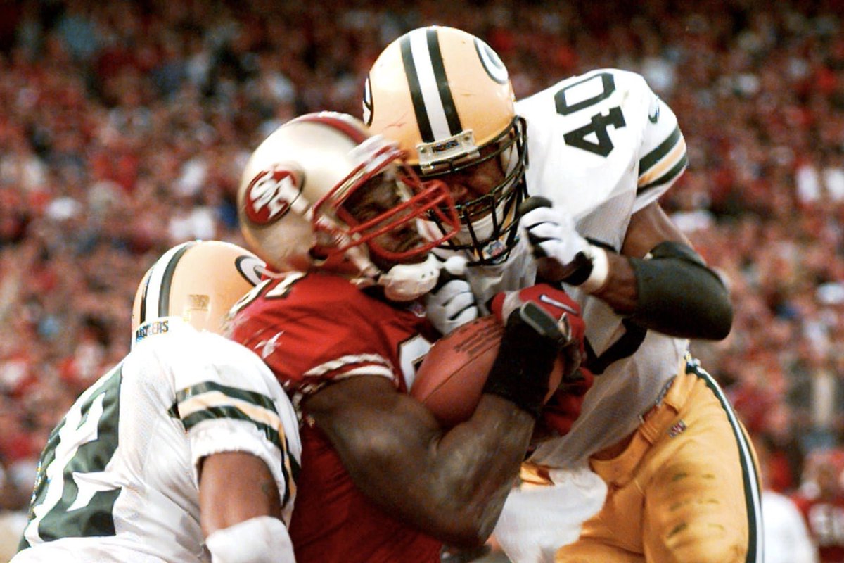 RetroEvery's tweet image. The Catch II" in the 1999 NFC Wild Card: Steve Young lasers to Terrell Owens for the winning TD vs. Packers. 49ers drama at its best! #90sNFL #NFLThrowback