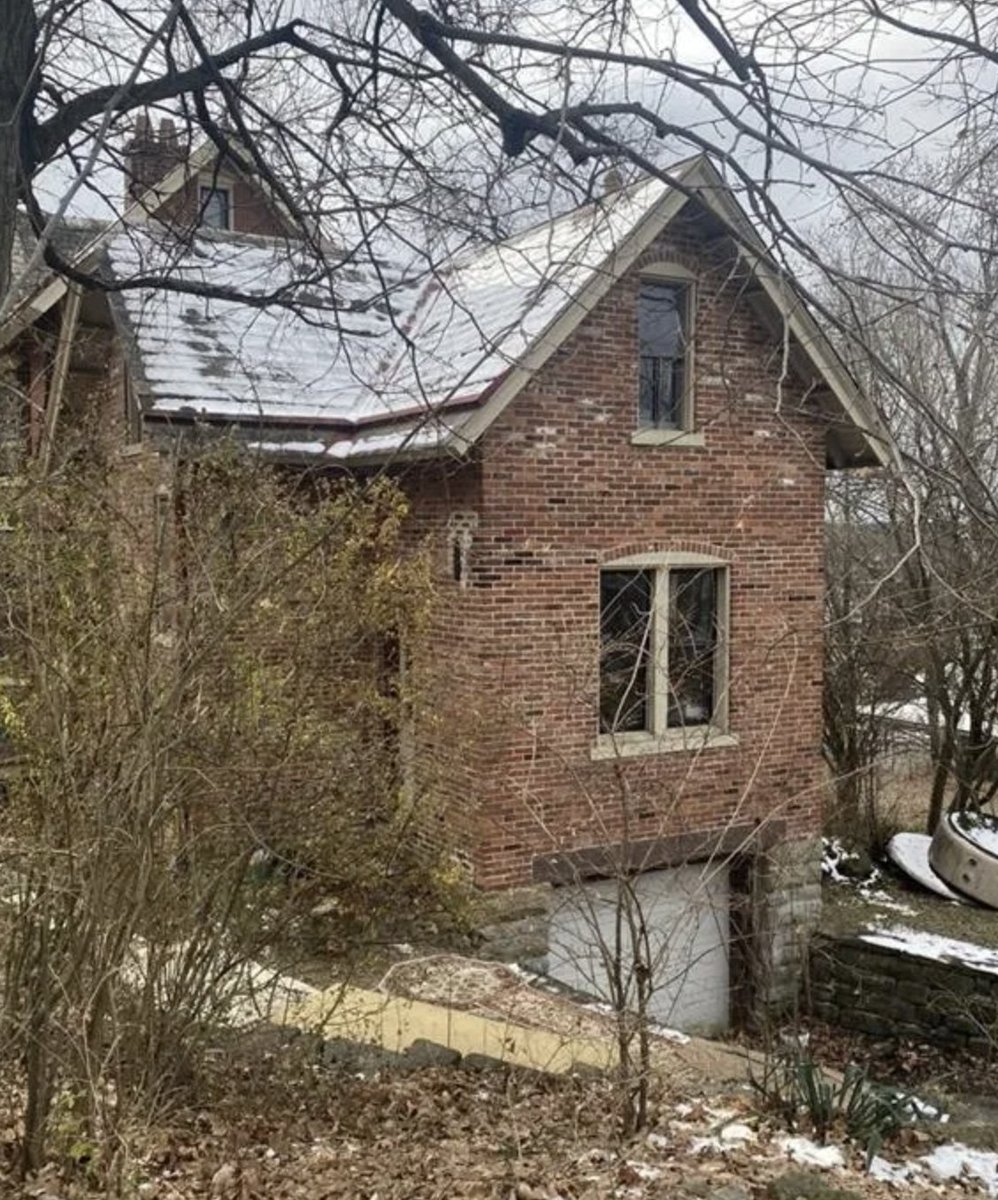 oldhouses100k's tweet image. $109,000 Under $150K Sunday
Brick c.1877 #Pennsylvania #HandymanSpecial With Fabulous #Fireplaces. This historic home has so much original charm. With some TLC this home will be a gem. Details below in Comments. oldhousesunder50k.com/brick-c-1877-p…