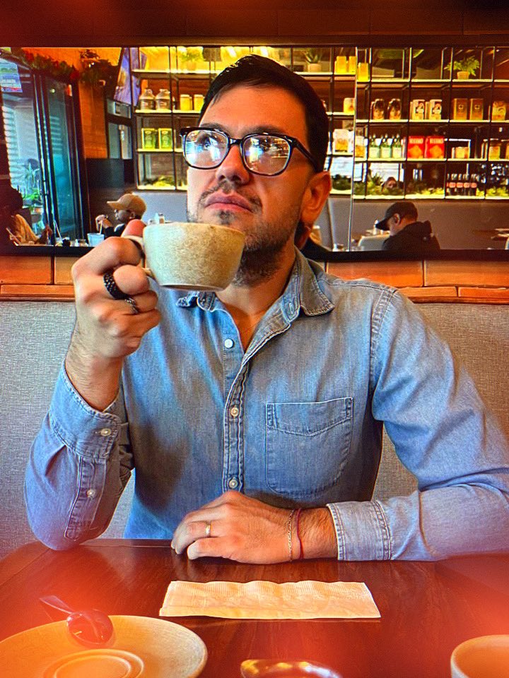 ☕️ El café guarda historias que la memoria no quiere olvidar. Entre el aroma del café, siempre aparece algún recuerdo bonito… ☺️  #Cafe #Coffee #domingo #Sunday