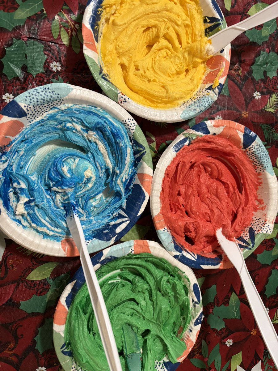 Doobiedesi's tweet photo. Been baking on your dime this year https://t.co/XJrmiXHl2c
