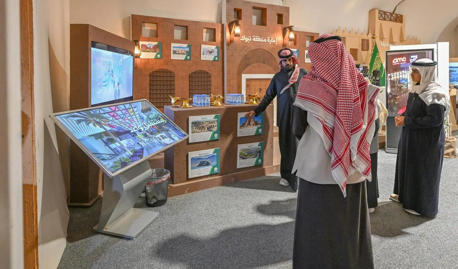 إمارة تبوك تشارك ضمن معرض واحة الأمن في مهرجان الملك عبدالعزيز للإبل #السعودية 