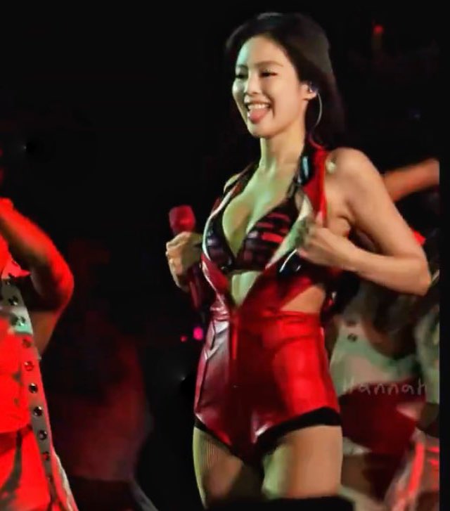 likejnkcvnty's tweet image. this is still one of the craziest things she has ever done on stage 😭