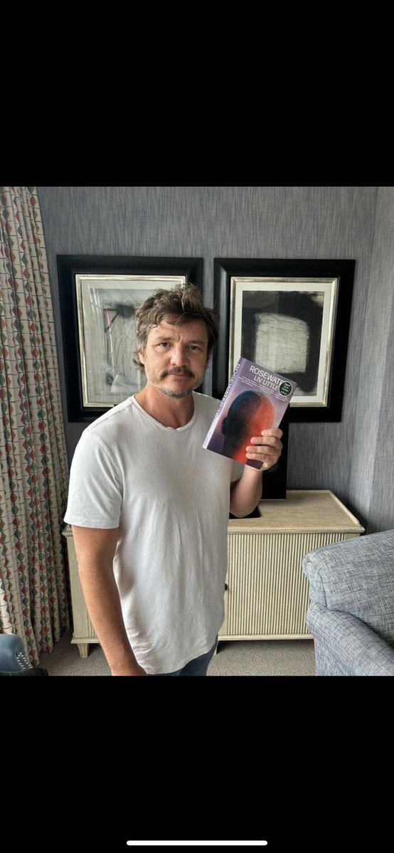 _Pascalispunk__'s tweet image. Lost in a good book! 📖
#ReadingTime
#Rosewater