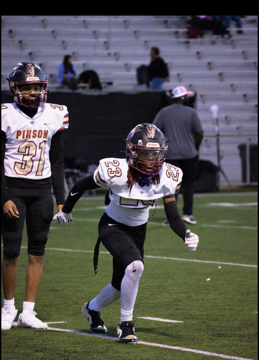 SantioneC's tweet photo. Burgundy shorts!

SLIIIDING💨💨 Track speed in a football technician!!
Steady grinding getting faster &amp; faster each week hit a personal best time of Gearing up for a big spring and fall season to get this College recruiting going on.🏈🏈after a few meets finna get back in the lab https://t.co/OZOfn01dsN
