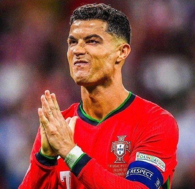 🚨🗣️ Erling Haaland: "Cristiano will dominate the World Cup and might end up being the top scorer, I just feel that way for some reason".