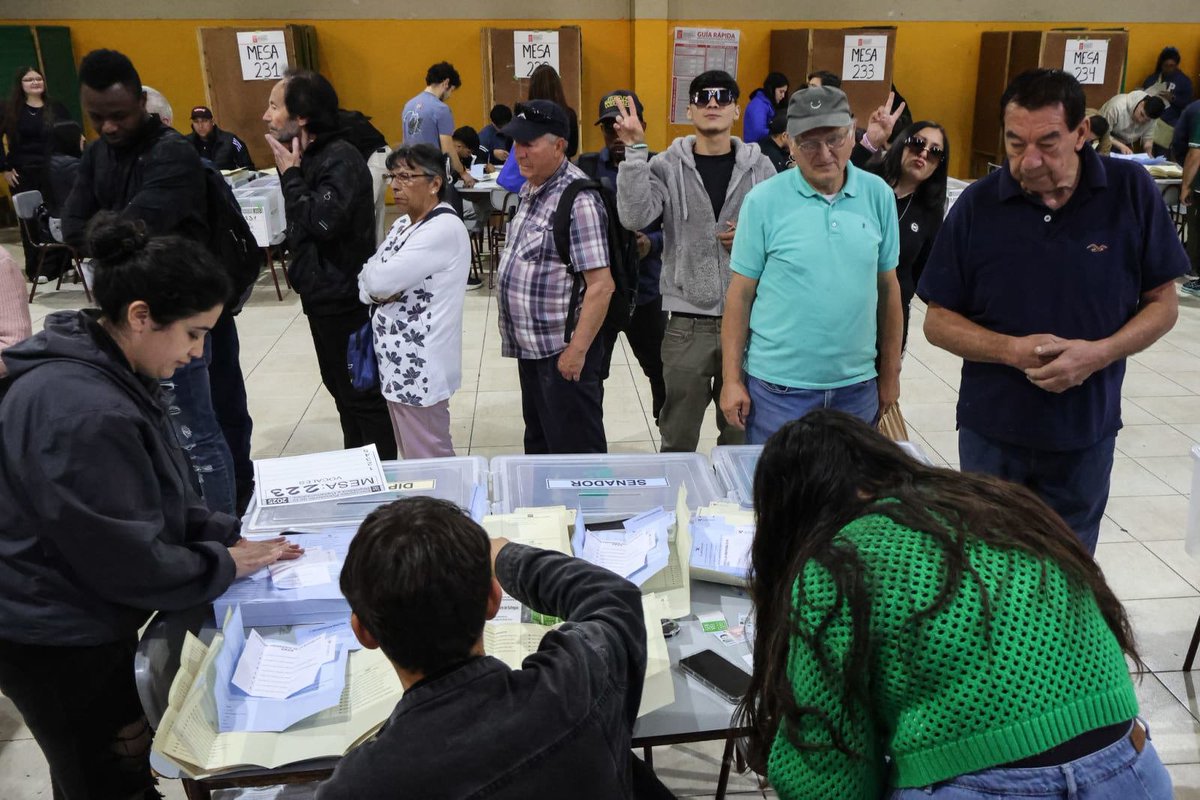 BallastSpreader's tweet photo. Chileans head to the polls today in a pivotal presidential race expected to shift the country to the political right. Results could reshape the region’s political landscape. 🇨🇱🗳️ #ChileElection https://t.co/2a8DURfsIn
