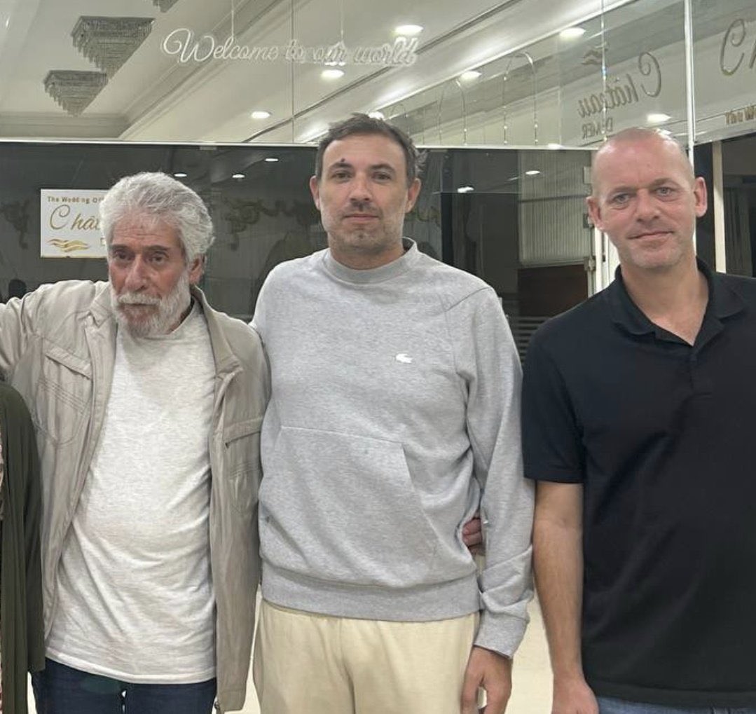 Ne jamais oublier que ce député LFI 
se fait photographier entre deux terroristes