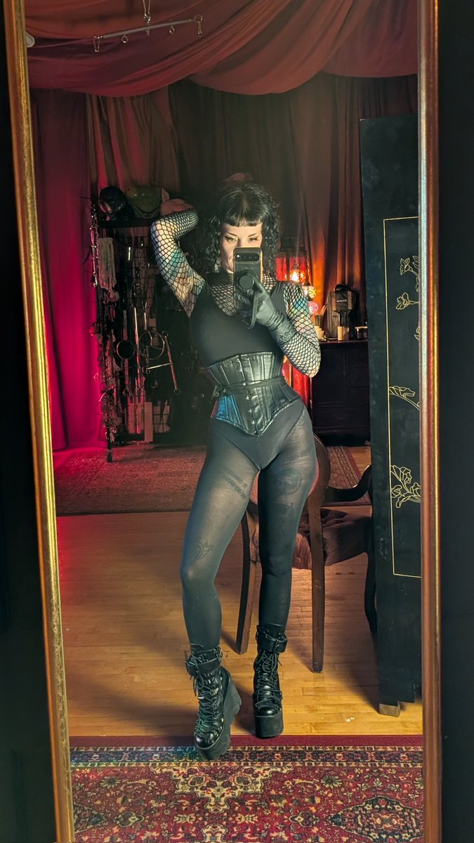 Miss Bat 🍒🦇 MINNEAPOLIS DOMINATRIX tweet media