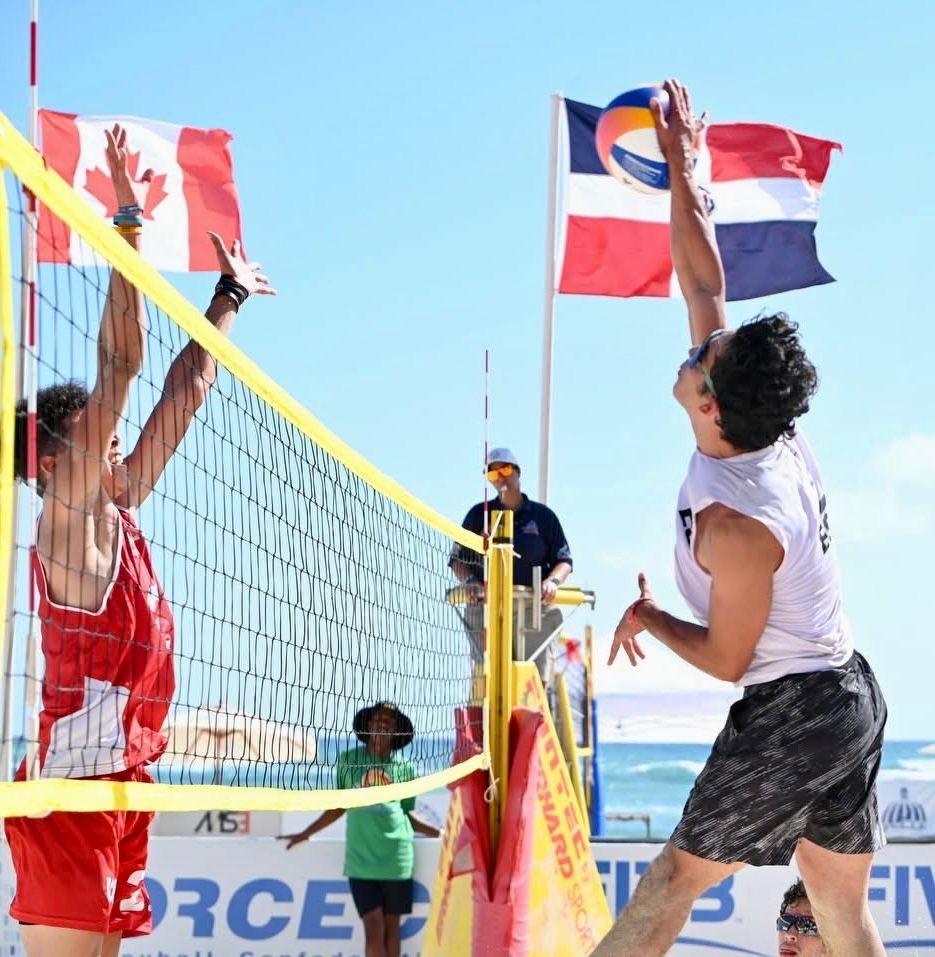 indeselsalvador's tweet photo. #VoleibolPlaya | ¡Bronce salvadoreño en las Finales del Tour Norceca! 🇸🇻🥉

Los gemelos Christopher y Yoel Guardado, beneficiarios del Programa Esfuerzo y Gloria, conquistaron la medalla de bronce en la 11ª parada del Tour Norceca, desarrollada en Juan Dolio, República Dominicana.

#ConstruyendoElCamino