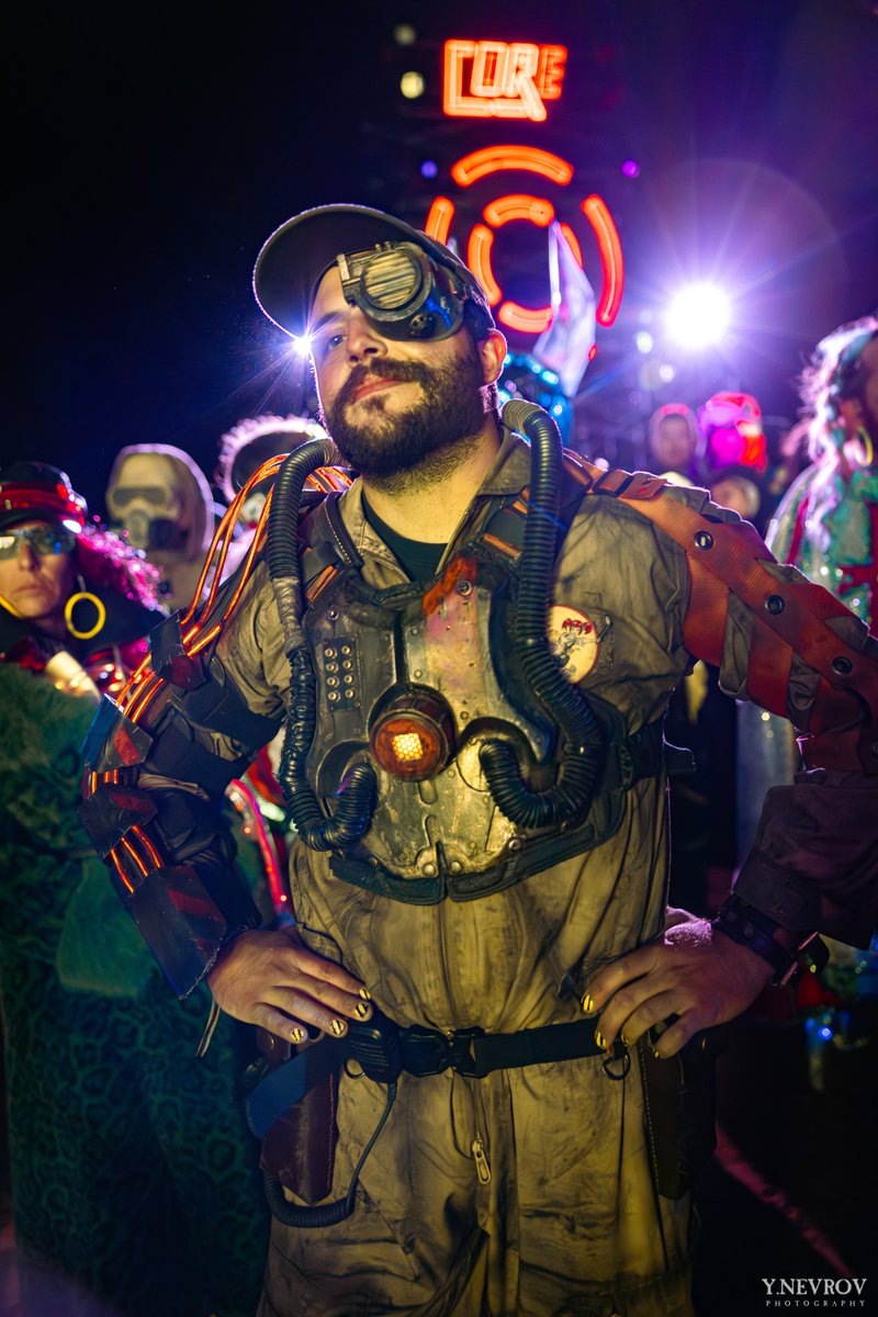 NeotropolisHQ's tweet image. REMINDER-  #Neotropolis ticket prices go up to Tier 2 at MIDNIGHT tonight! Here's some more great costume inspiration from around the event to help get you ready for the fully immersive cyberpunk and sci-fi festival April 29th-May 3rd, 2026.
📷 Yuri Nevrov
neotropolis.com