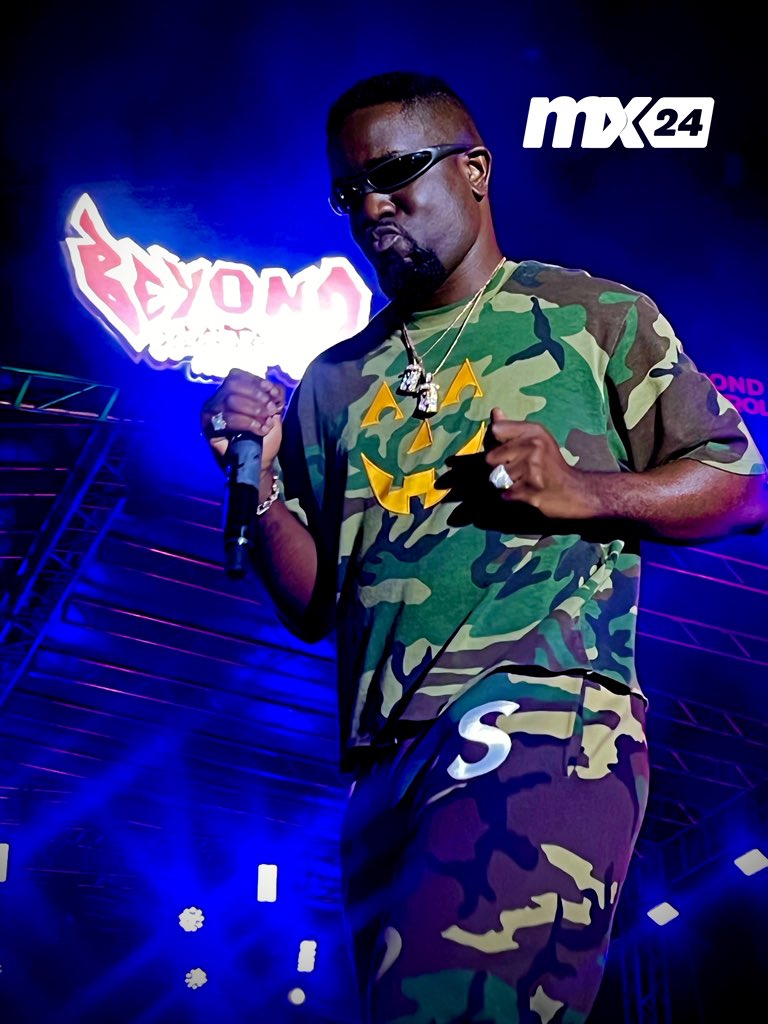 mx24gh's tweet photo. Landlord🔥

Tag him to see this.

#mx24gh #funfearlessfactual #mxbreaks #BYKConcert #Sarkodie https://t.co/GroELPNM6k