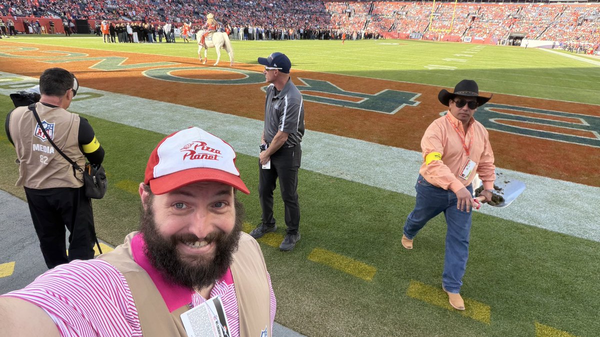 frye761371's tweet photo. Let’s get this party started! @packers at @Broncos kick off soon. Tune into @CBS58 to catch thi highlights with @DariusJoshuaTV. https://t.co/k5t6M6Y1Zo