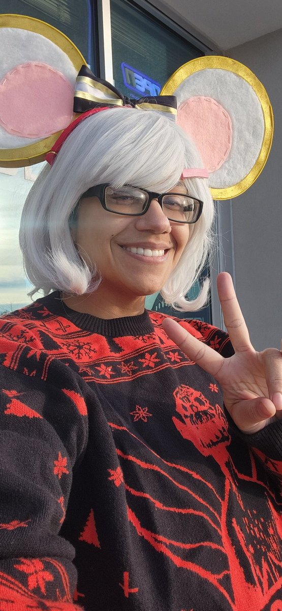 AstuarteVT's tweet image. Getting mowed over in Granblue today but hey I'm a cute rat so nyeh uwu