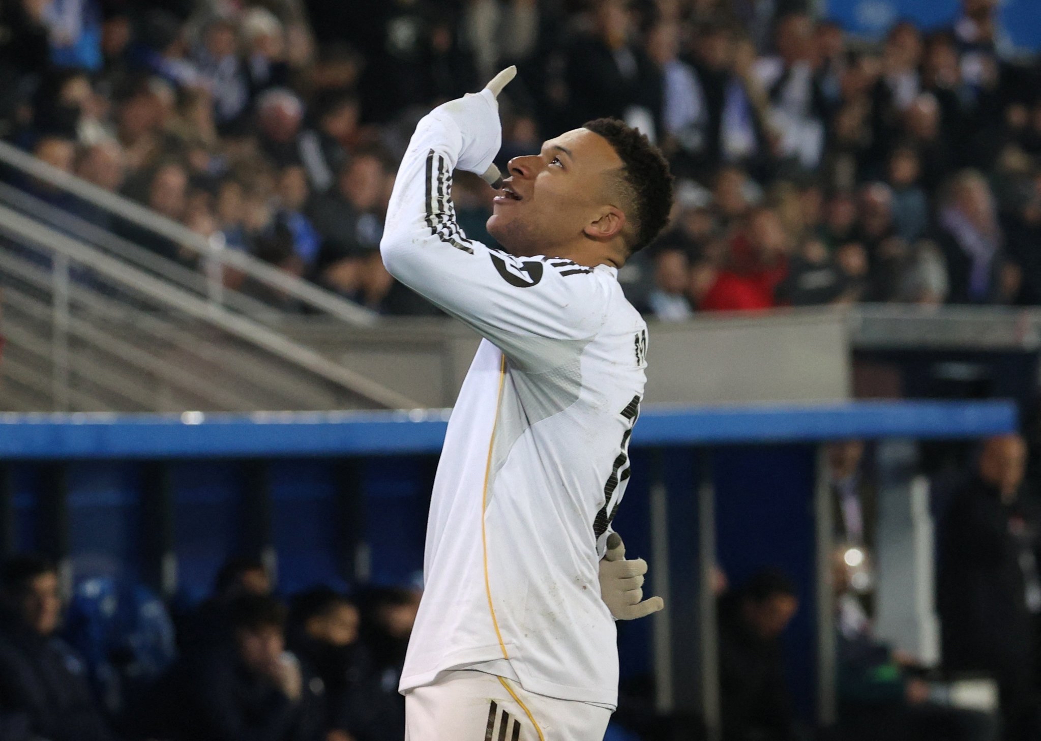 مبابي في الليغا مع ريال مدريد بالموسم الحالي: - 17 مباراة - 17 هدفاً - 4 أسيست - 21 مساهمة 