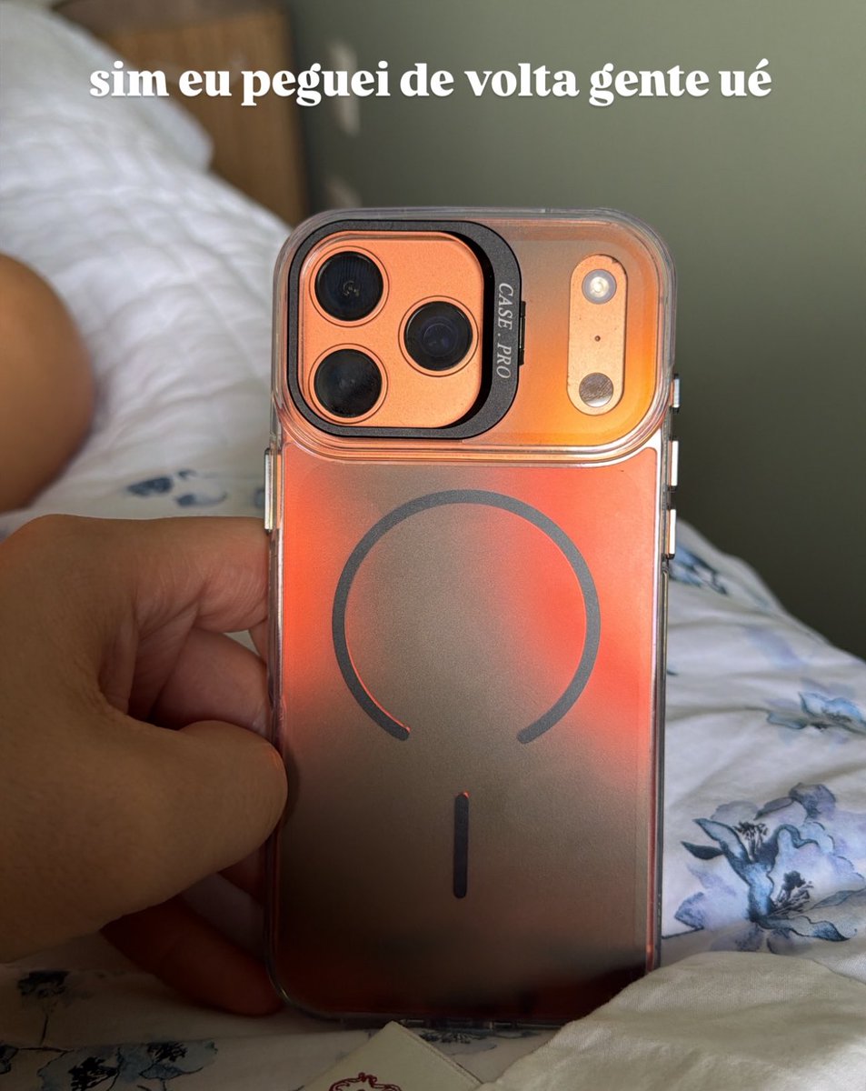 updatecharts's tweet image. Malévola Alves revela que PEGOU DE VOLTA o iPhone 17 Pro Max que havia dado ao seu ex, após terminar com ele.