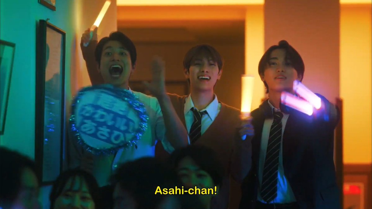 viblzeira's tweet image. sou totalmente contra, achei o vestido longo demais, bem que podia ser pelo menos um palmo acima do joelho né 
#SchoolTrip