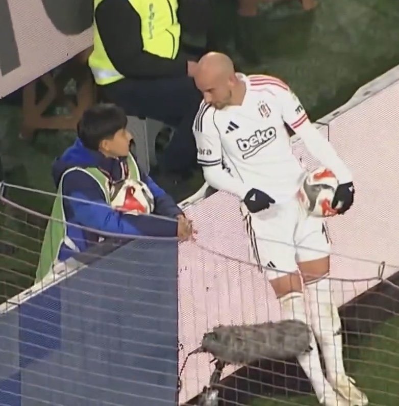 Biriniz çekyalı biriniz erdoğdulusunuz ne konuşmuş olabilirsiniz ag ya