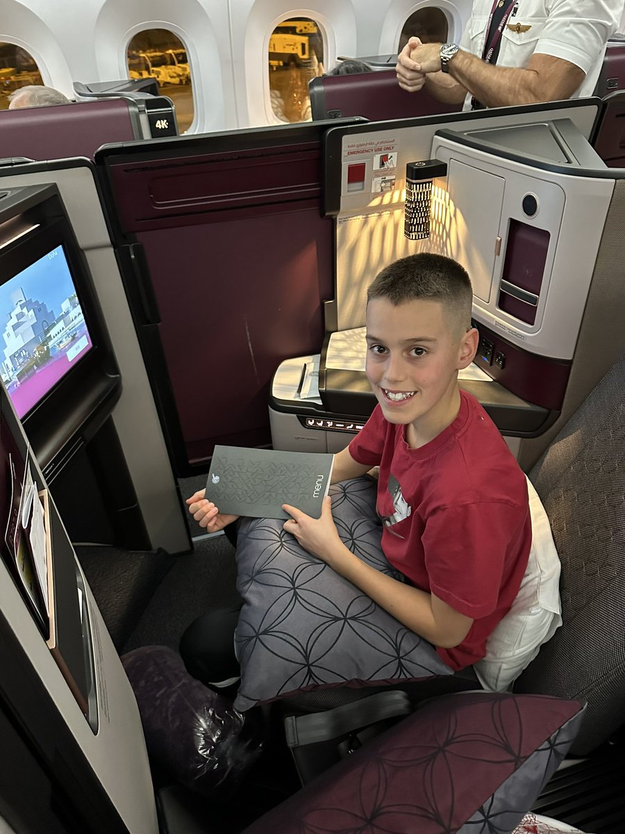 ericgraves7's tweet image. Don’t worry Baz &amp;amp; Stokesy, I’m bringing over a batsman who likes to bat time!! If you need him, he’ll be there!

🏴󠁧󠁢󠁥󠁮󠁧󠁿 ✈️ 🇦🇺 

🏏🏏🏏

#Ashes