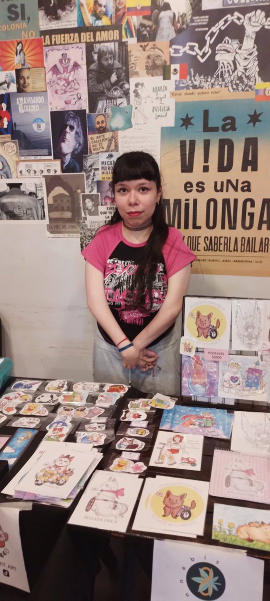 Se me fue a la re mierda el tweet !!!  Justo estoy en una feria de artistas disca  🫶💕