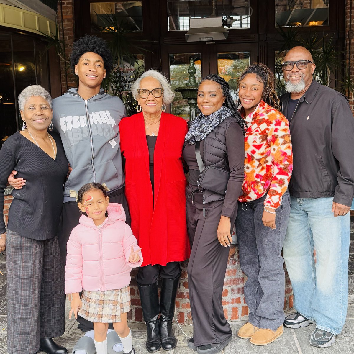 ladydlc's tweet photo. My Crew!!! Blessed and Thankful!!! https://t.co/kSAznIZ4rY